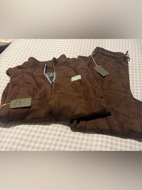 Dairy Boy Women's Brown Quarter-Zip Pullover Sweatshirt Set!